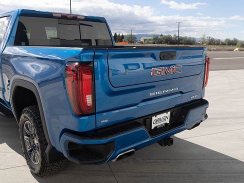 Used 2024 GMC Sierra 1500 AT4 w/ Technology Package AWD/4WD image 9