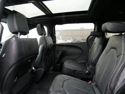New 2026 Chrysler Pacifica Select w/ S Appearance Package image 7