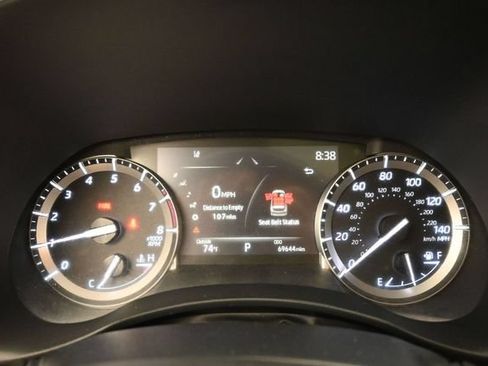 Used 2022 Toyota Highlander XLE AWD/4WD image 21