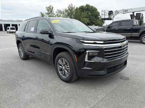 Used 2025 Chevrolet Traverse LT w/ Driver Confidence Package FWD image 9