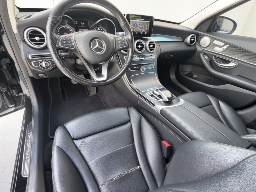 Used 2015 Mercedes-Benz C 300 4MATIC Sedan image 4