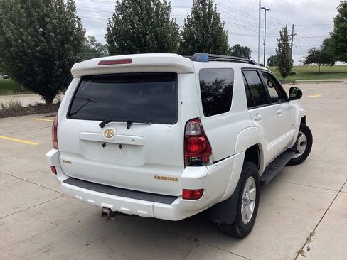 Used 2005 Toyota 4Runner SR5 RWD image 3