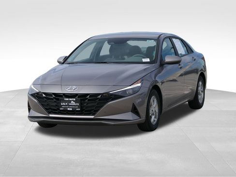 Used 2023 Hyundai Elantra SE image 7