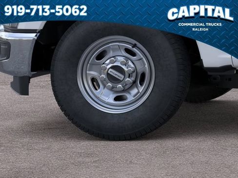 New 2026 Ford F250 XL w/ XL Chrome Package RWD image 19