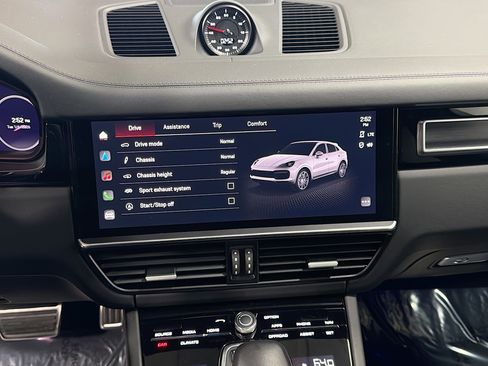 Used 2023 Porsche Cayenne GTS image 29