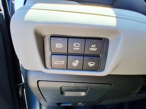 Used 2021 Toyota Highlander Platinum AWD/4WD image 34