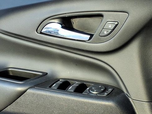 Used 2022 Chevrolet Equinox LT image 18