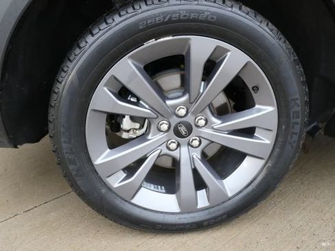Used 2025 Ford Explorer Active w/ Active Comfort Package AWD/4WD image 8