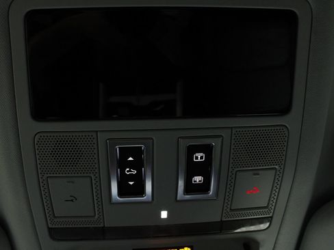 Used 2025 Land Rover Defender 110 S AWD/4WD image 31
