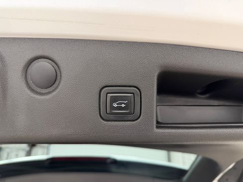 Used 2020 Chevrolet Equinox Premier AWD/4WD image 36