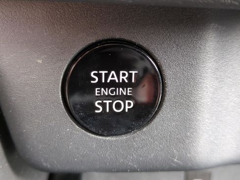 Used 2024 Nissan Rogue SL AWD/4WD image 27