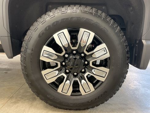 Used 2025 GMC Sierra 2500 Denali w/ Denali Reserve Package image 17