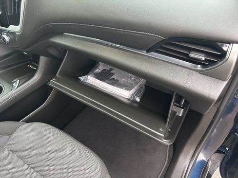 Used 2022 Chevrolet Traverse LT w/ Midnight/Sport Edition image 43