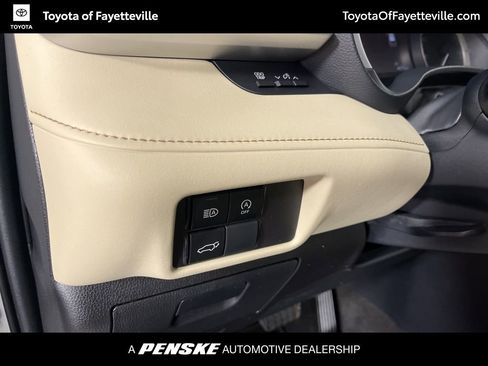 Used 2023 Toyota Highlander XLE image 30