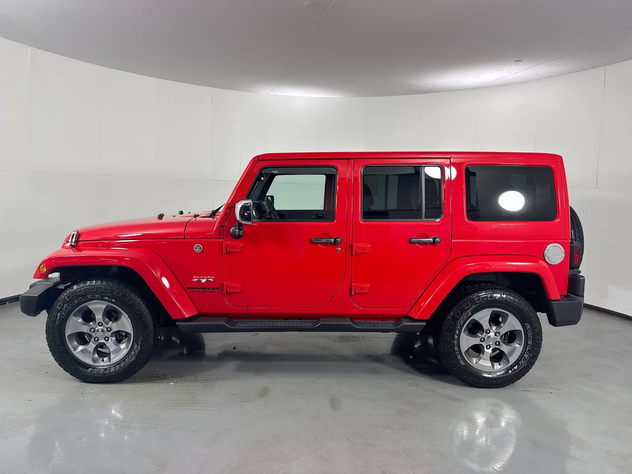 Used 2017 Jeep Wrangler Unlimited Sahara w/ Connectivity Group AWD/4WD image 2