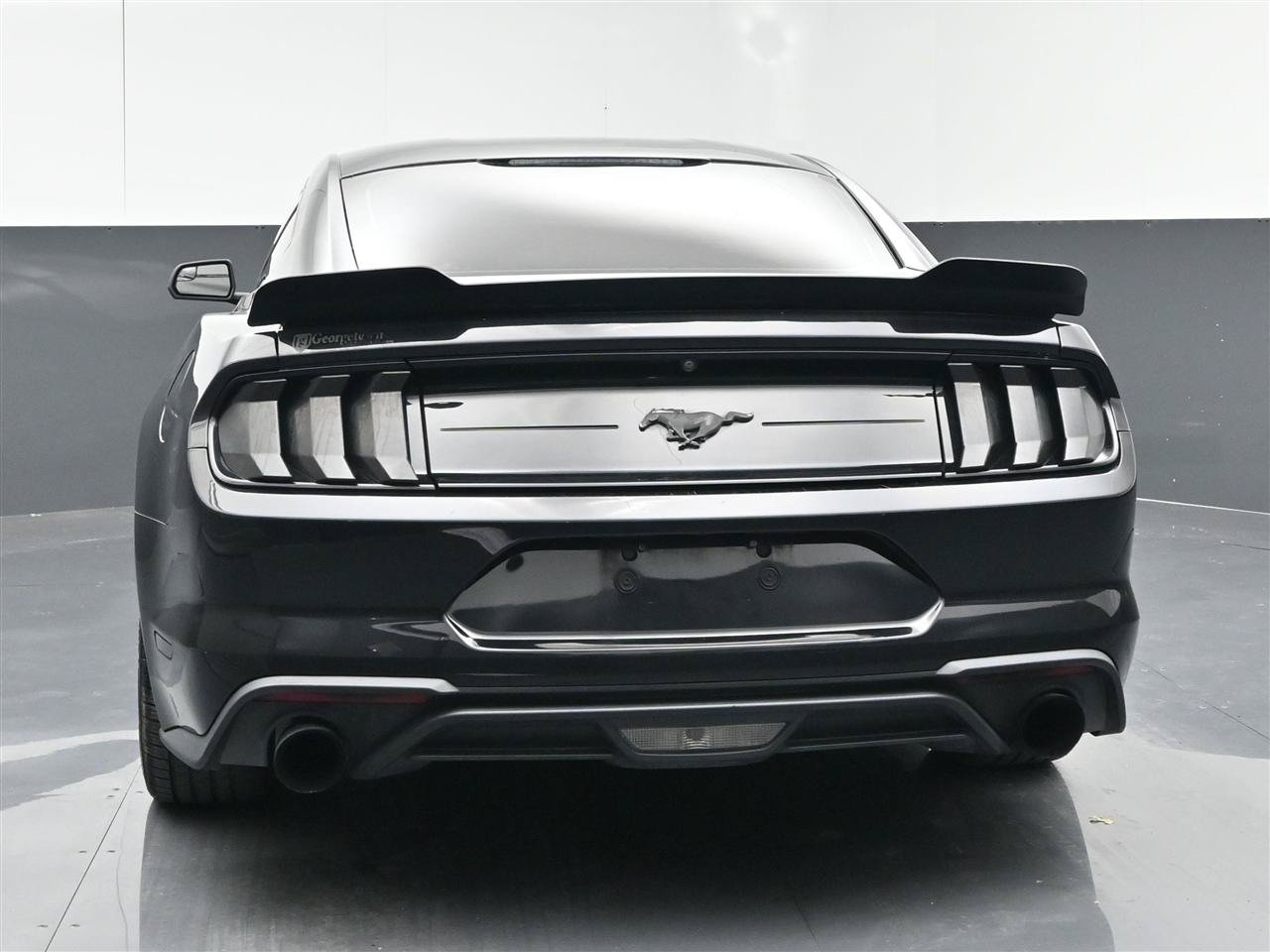 Used 2018 Ford Mustang Coupe RWD image 6