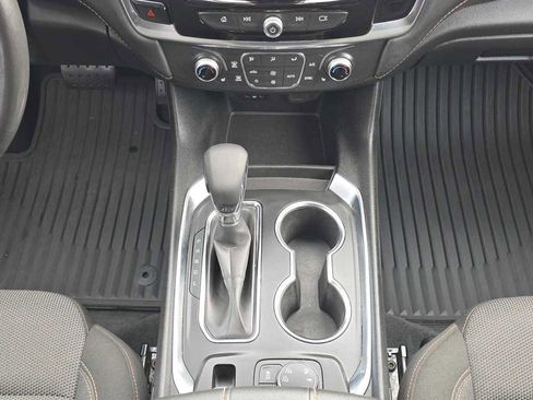 Used 2021 Chevrolet Traverse LT image 13