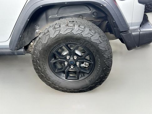 Used 2024 Jeep Wrangler Unlimited AWD/4WD image 11