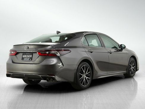 Used 2023 Toyota Camry SE image 5
