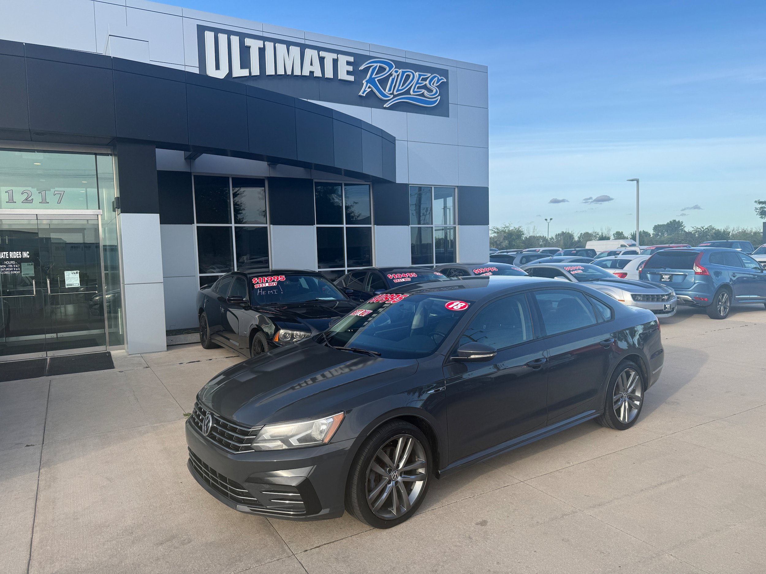 Used 2018 Volkswagen Passat 2.0T R-Line FWD image 1