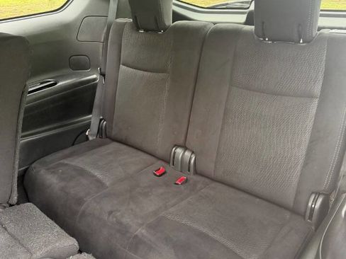 Used 2014 Nissan Pathfinder SV image 5