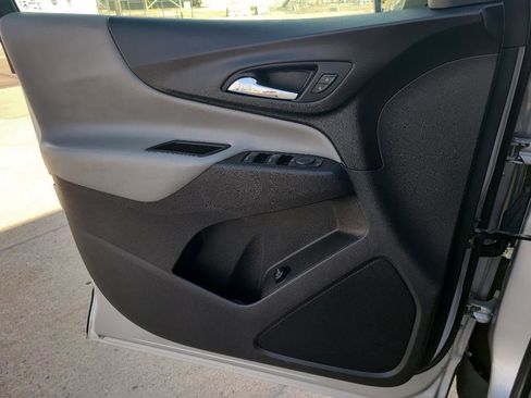 Used 2021 Chevrolet Equinox LT w/ Driver Convenience Package image 14