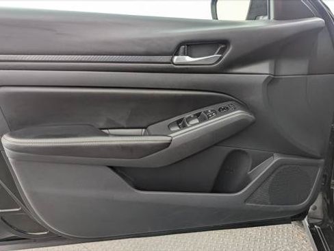 Used 2025 Nissan Altima 2.5 SV FWD image 13