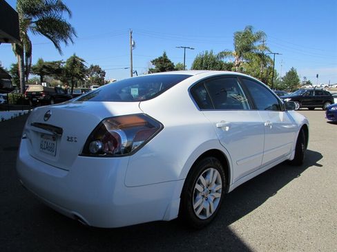Used 2010 Nissan Altima 2.5 S FWD image 7