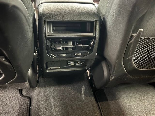 Used 2023 Jeep Grand Cherokee Altitude AWD/4WD image 12