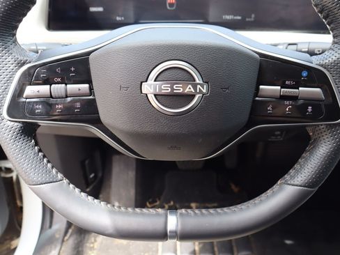 Used 2024 Nissan Ariya FWD image 11