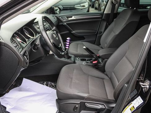 Used 2019 Volkswagen Golf 4-Door FWD image 17