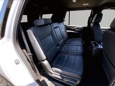 Used 2024 Chevrolet Tahoe LT RWD image 17
