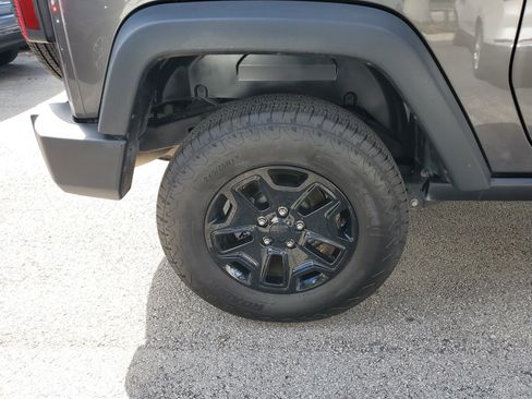 Used 2017 Jeep Wrangler Sport image 7