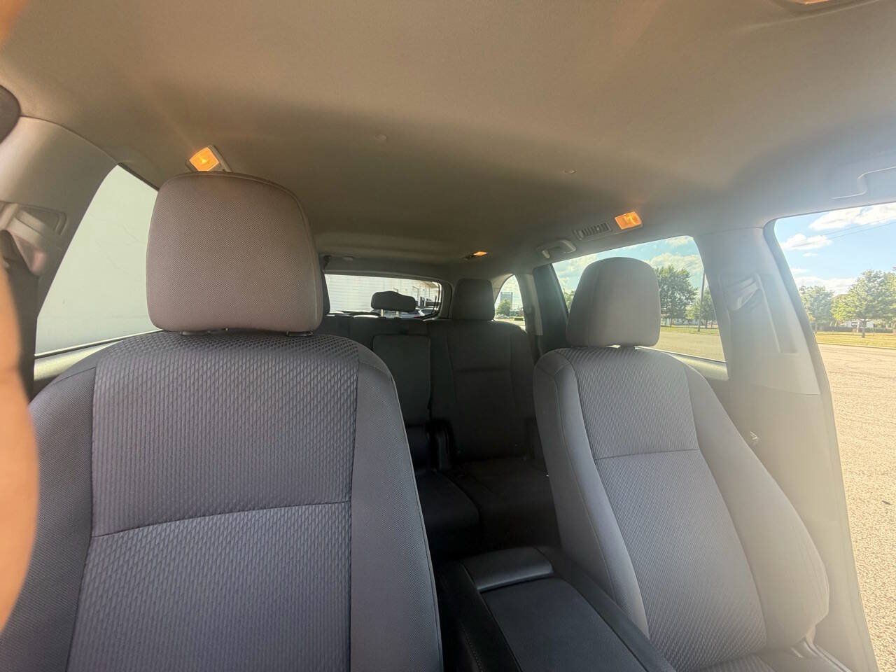 Used 2016 Toyota Highlander LE FWD image 24