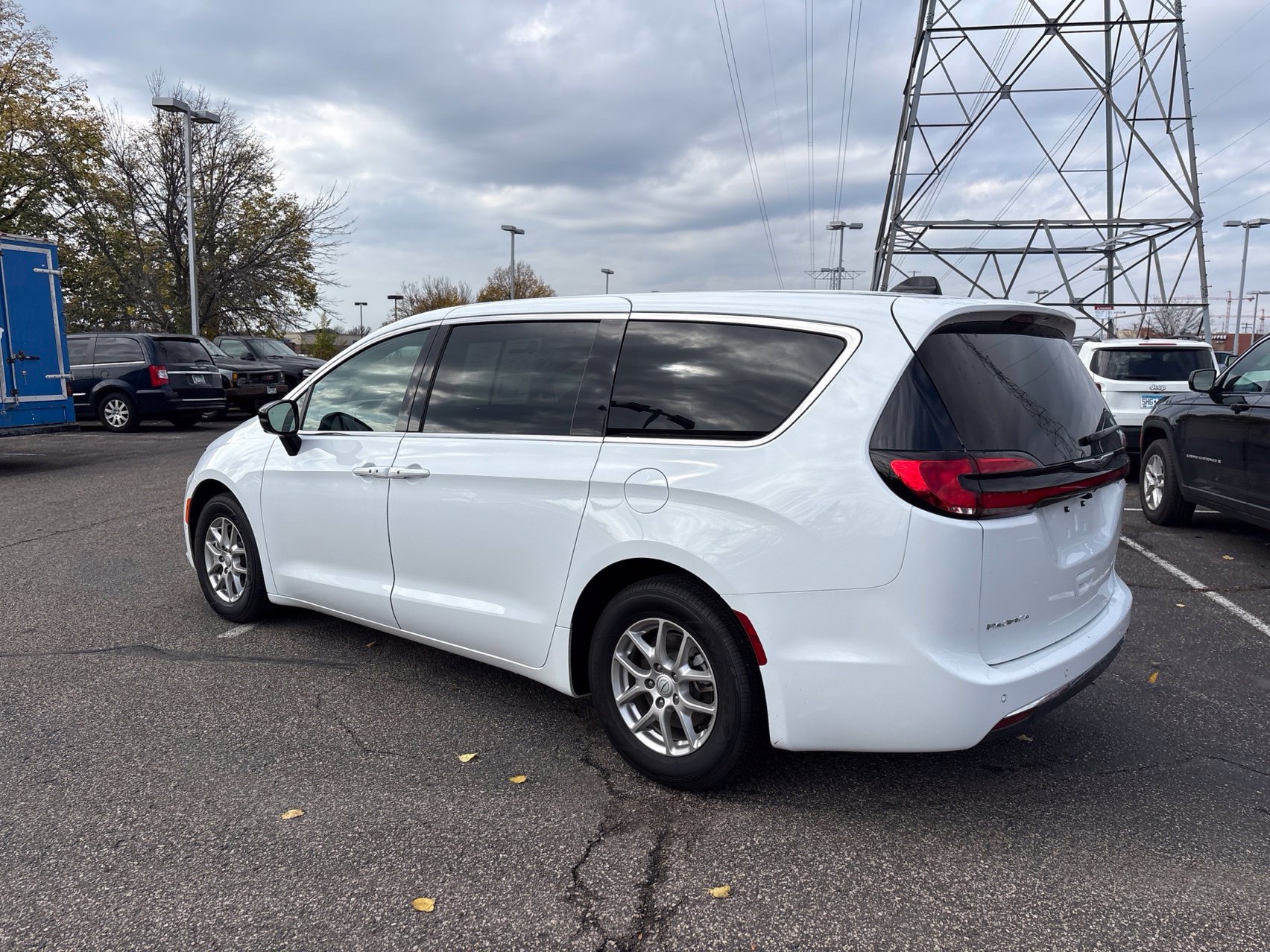 Used 2026 Chrysler Pacifica Select FWD image 7