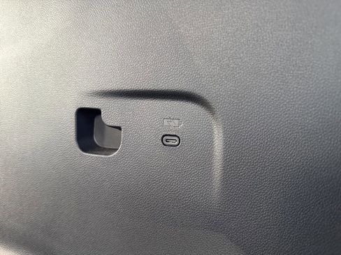 Used 2025 Chevrolet Traverse Z71 image 21