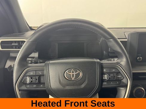 Used 2025 Toyota 4Runner SR5 AWD/4WD image 15