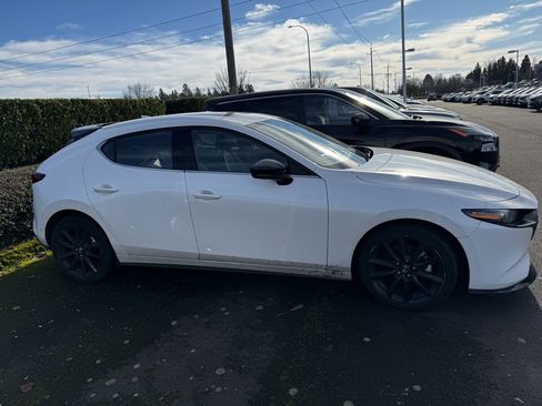 Used 2021 MAZDA MAZDA3 Hatchback w/Premium Plus Pkg image 4