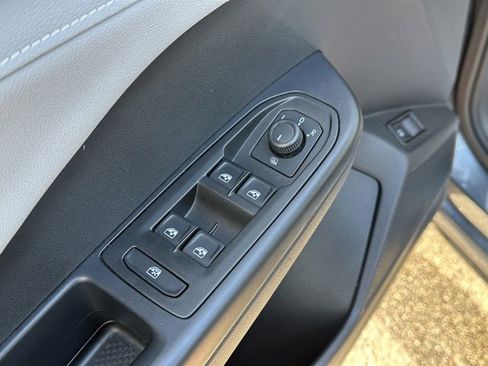 Used 2024 Volkswagen Taos SE image 11