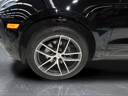 Used 2022 Porsche Macan image 11