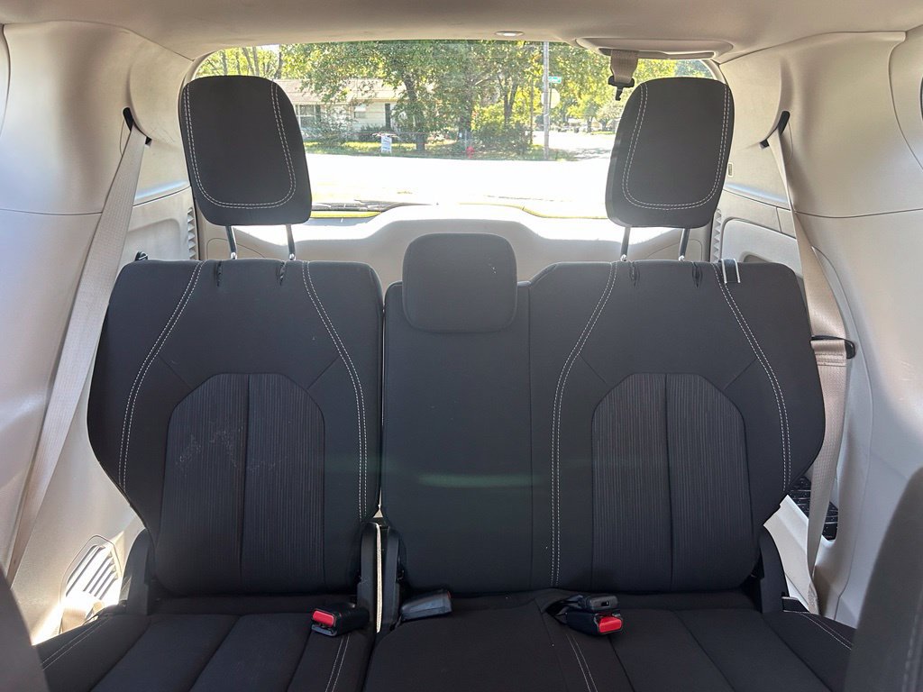 Used 2023 Chrysler Voyager LX FWD image 33