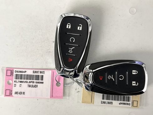 Used 2023 Chevrolet TrailBlazer RS w/ Sun and Liftgate Package AWD/4WD image 10