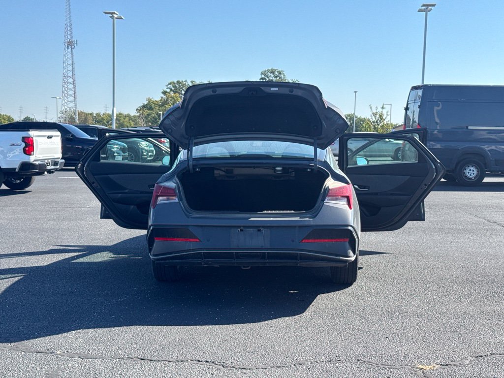 Used 2024 Hyundai Elantra Limited FWD image 13