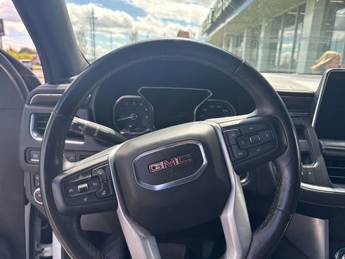 Used 2021 GMC Yukon XL SLT w/ SLT Premium Package image 18