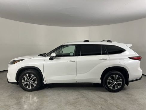 Used 2022 Toyota Highlander XLE AWD/4WD image 5