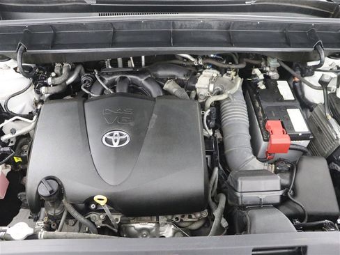 Used 2020 Toyota Highlander LE image 37