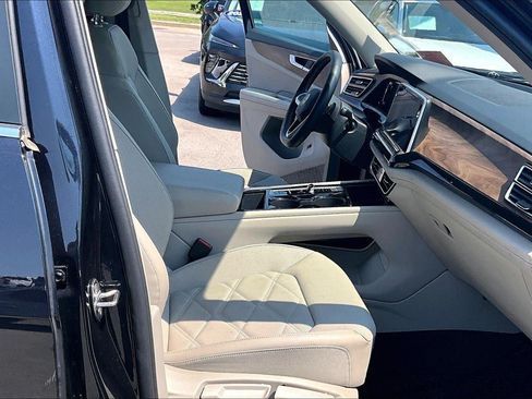 Used 2024 Volkswagen Atlas SE AWD/4WD image 7