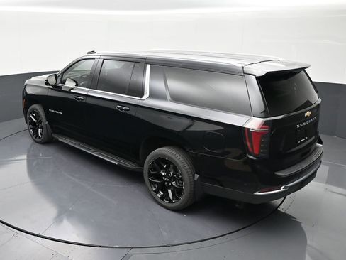Used 2025 Chevrolet Suburban LT RWD image 14