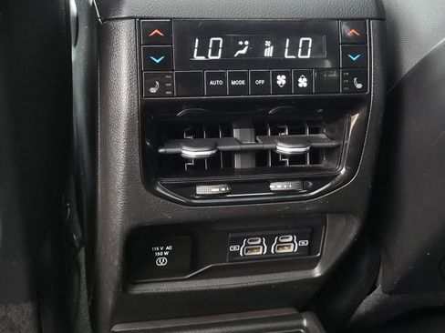 Used 2021 Jeep Grand Cherokee L Overland w/ Luxury Tech Group IV AWD/4WD image 21