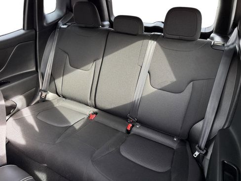 Used 2023 Jeep Renegade Latitude image 9